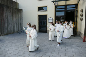 Feier der 1. Heiligen Kommunion in Sankt Crescentius (Foto: Karl-Franz Thiede)